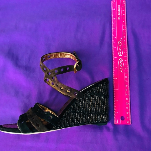 Authentic Prada wedges like new - Picture 3 of 5